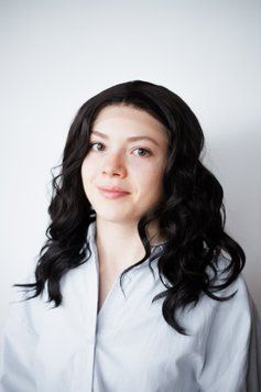 Густа чорна хвиляста перука на сітці з імітацією шкіри голови ( 1286 ) Густа чорна хвиляста перука на сітці ( 1286 ) фото