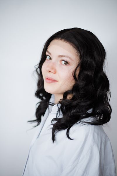 Густа чорна хвиляста перука на сітці з імітацією шкіри голови ( 1286 ) Густа чорна хвиляста перука на сітці ( 1286 ) фото