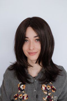 Темно коричнева перука подовжена чолка Kira ( 2 ) Темно коричневый парик удлиненная челка Kira ( 2 ) фото