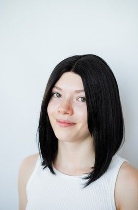 Чорна перука каре на сітці подовжена чолка ( 2928 ) 29228 фото