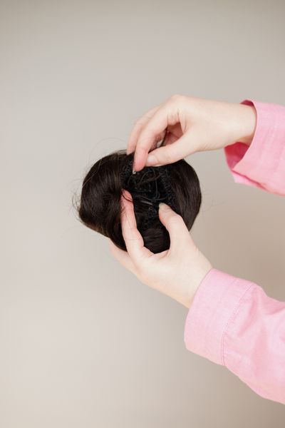 Рівний темно русий накладний пучок волосся на затяжці (Q3-4) Q3-4 фото