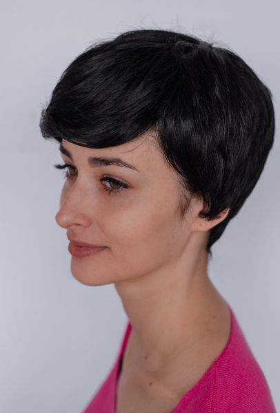 Чорна коротка перука з чолкою Rokoko H2be Aramita ( 1 ) Черный короткий парик с челкой Rokoko H2be Aramita ( 1 ) фото