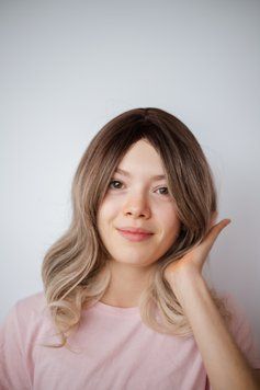 Руса перука середня довжина коса чолка ( 2501 ) Русый парик средняя длина косая челка ( 2501 ) фото