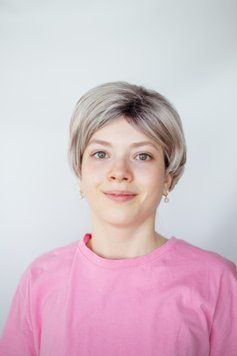 Коротка холодна руса перука без проділу меліровка (22762-3) 22762-3 фото