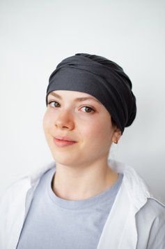Легка шапочка тюрбан темно сіра Sandra (B409) Sandra-B409 фото