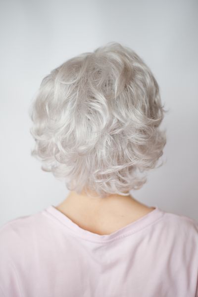 Коротка жіноча перука з чолкою сиве волосся Angela (61) Angela-61 фото