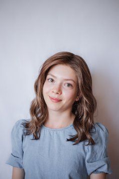 Світло коричнева мелірована хвиляста перука H2be Carla ( 8/14/6R ) Легкий коричневый парик мелировка H2be Carla ( 8/14/6R ) фото