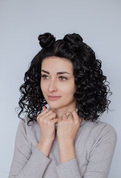 Кучерява чорна перука на сітці з пучками ( 5922 ) Кучерявый черный парик на сетке с пучками ( 5922 ) фото