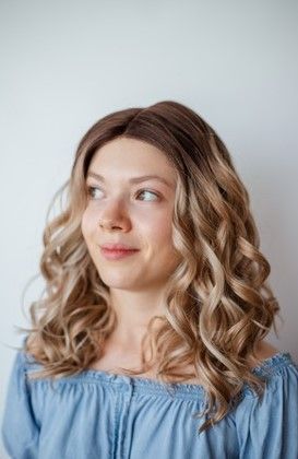 Красива жіноча перука на сітці середньої довжини (2369) 2369 фото